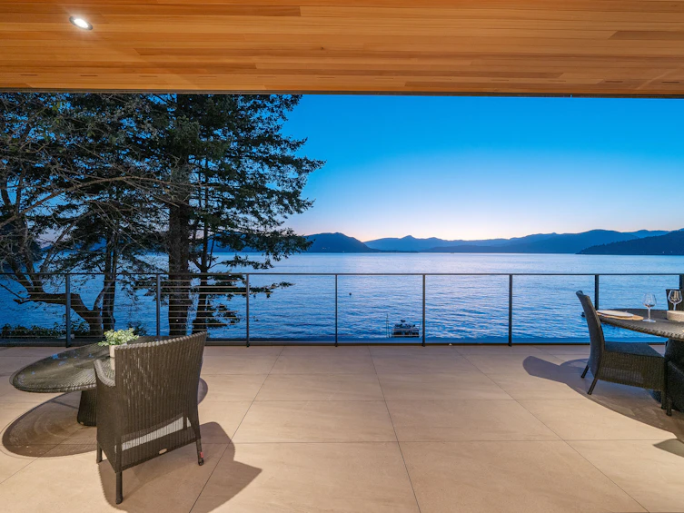 8885 Lawrence Way, West Vancouver, BC, V7W 2T7 - 16