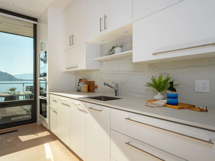8885 Lawrence Way, West Vancouver, BC, V7W 2T7 - 9