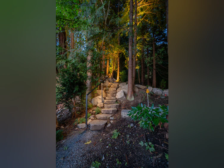 8885 Lawrence Way, West Vancouver, BC, V7W 2T7 - 36