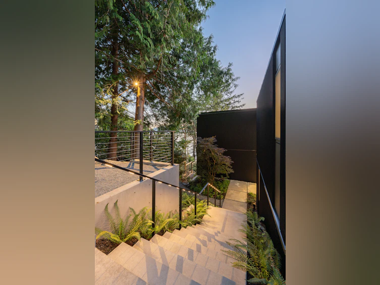8885 Lawrence Way, West Vancouver, BC, V7W 2T7 - 40