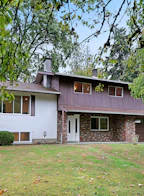4513 Glenside Crescent
