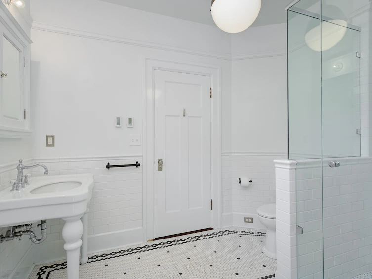 943 St. Charles Street, Victoria, BC, V8S 3P8 - 40