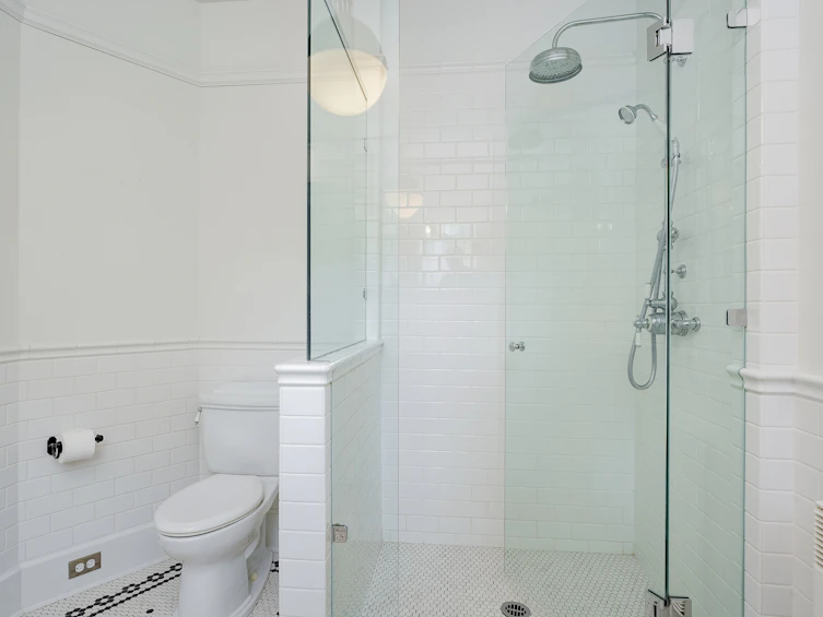 943 St. Charles Street, Victoria, BC, V8S 3P8 - 41