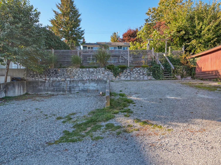 648 Gibsons Way, Gibsons, BC, V0N 1V9 - 35