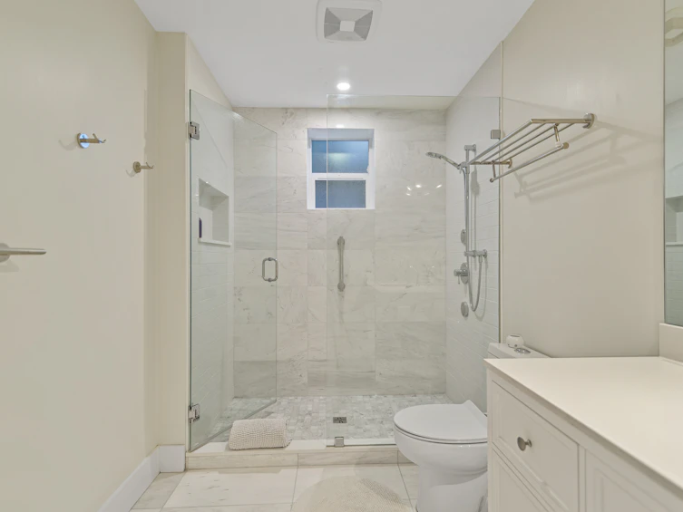 648 Gibsons Way, Gibsons, BC, V0N 1V9 - 28