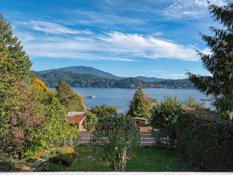 648 Gibsons Way, Gibsons, BC, V0N 1V9 - 4