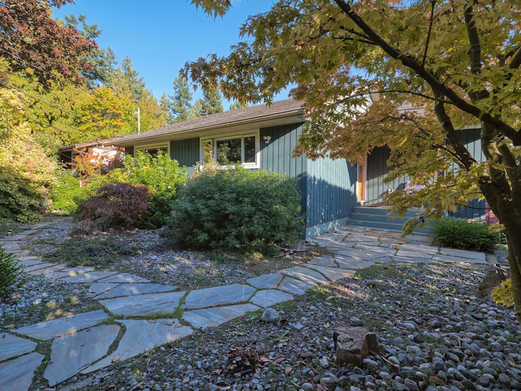 648 Gibsons Way, Gibsons, BC, V0N 1V9 - 32