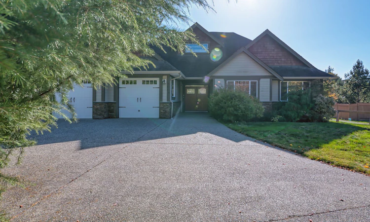 5005 Bay Road
