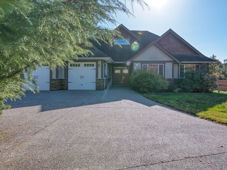 5005 Bay Road, Sechelt, BC, V7Z 0E9