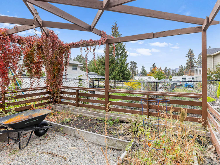 5817 Victoria Street, Peachland, BC, V0H 1X4 - 55