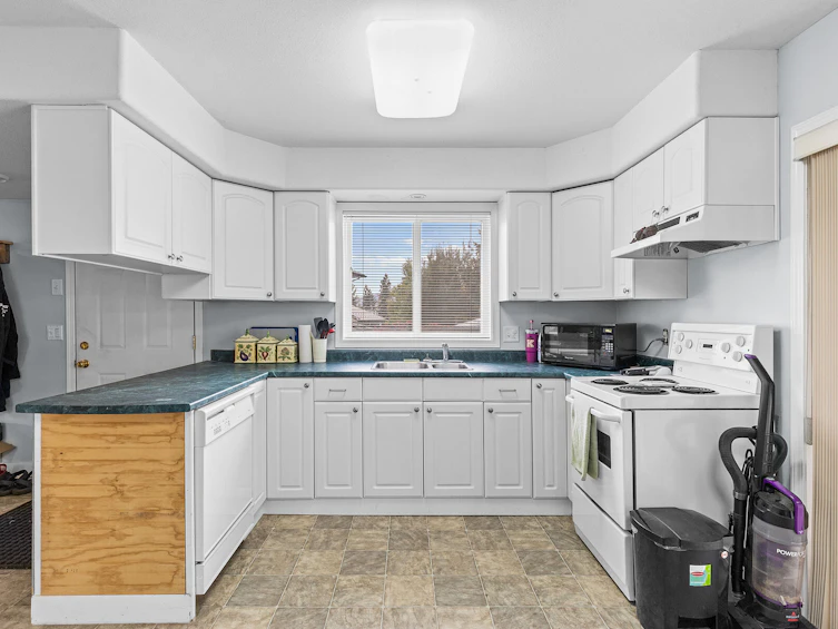 5817 Victoria Street, Peachland, BC, V0H 1X4 - 28