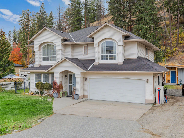 5817 Victoria Street, Peachland, BC, V0H 1X4 - 57