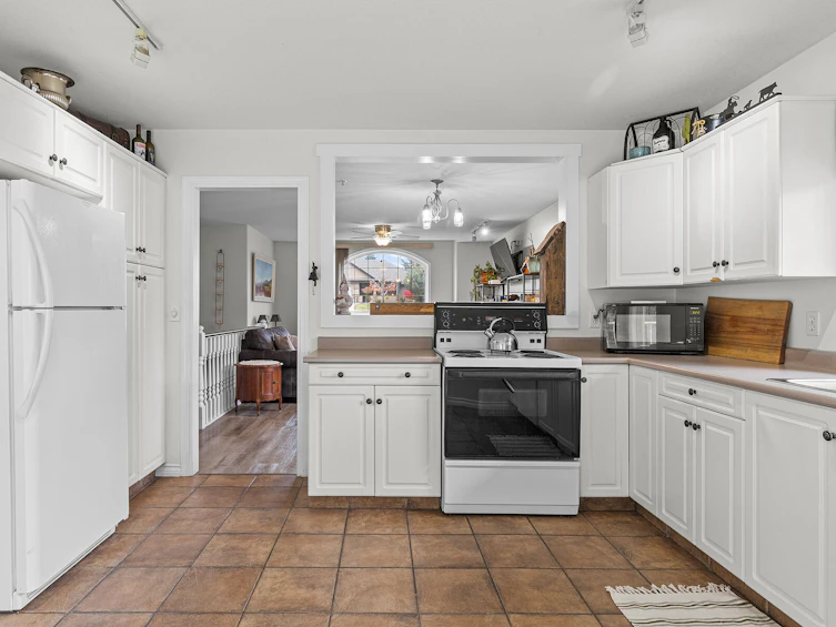 5817 Victoria Street, Peachland, BC, V0H 1X4 - 5