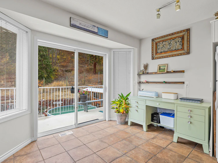 5817 Victoria Street, Peachland, BC, V0H 1X4 - 6