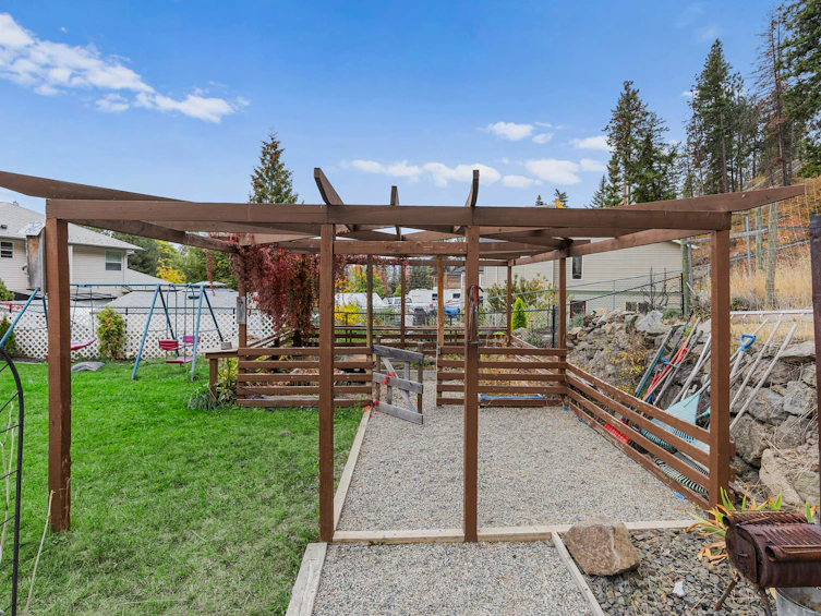 5817 Victoria Street, Peachland, BC, V0H 1X4 - 53