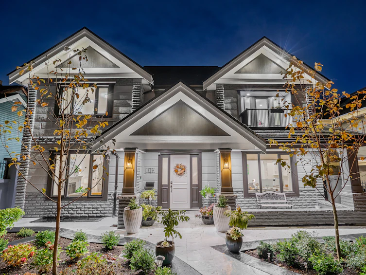 559 E 4th Street, North Vancouver, BC, V7L 1J7 - 2