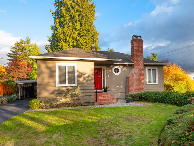 914 17th Street, West Vancouver BC V7V 3T7