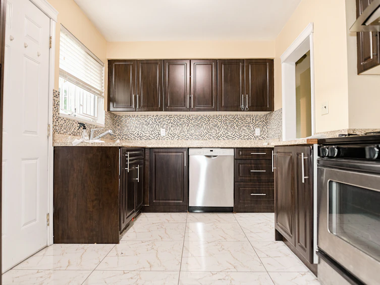 15120 96 Avenue, Surrey, BC, V3R 1E9 - 11