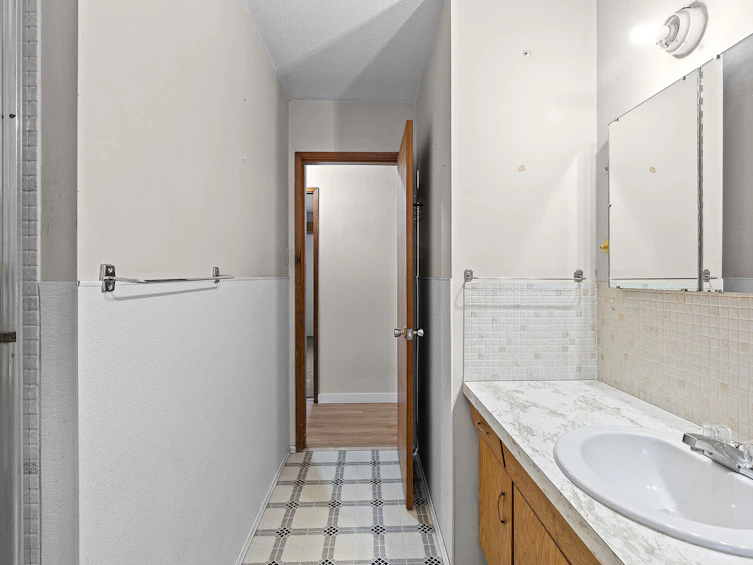 1451 Ross Road, West Kelowna, BC, V1W 1L5 - 10