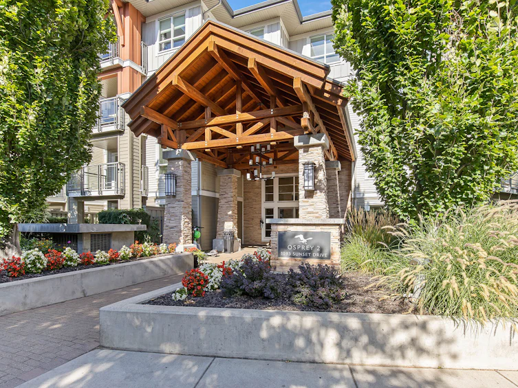 210-1093 Sunset Drive, Kelowna, BC, V1Y 9Z4