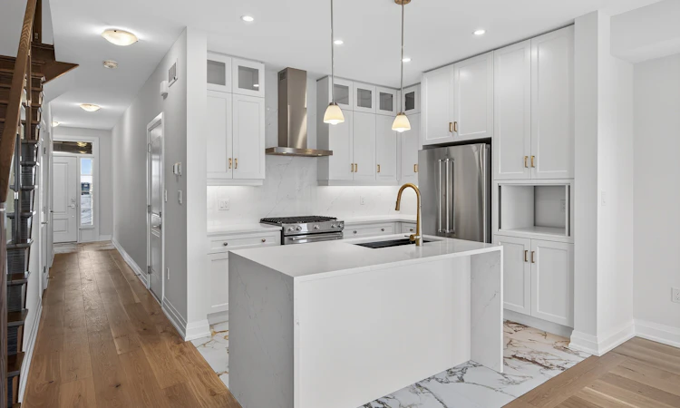 12-675 Victoria Road N