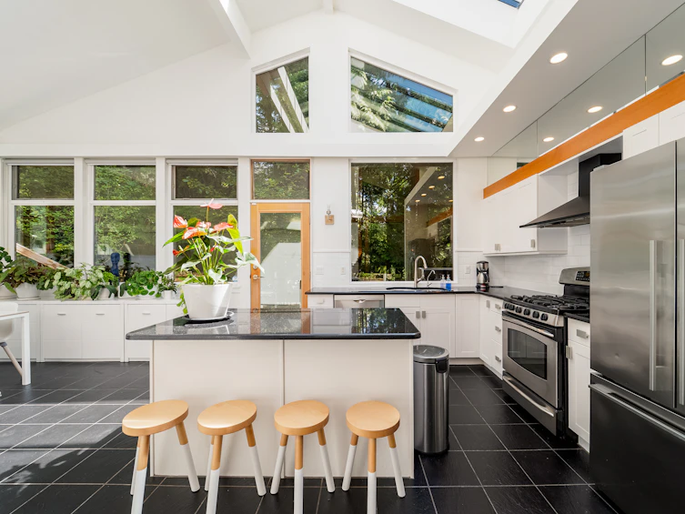 3985 Bayridge Avenue, West Vancouver, BC, V7V 3J6 - 9