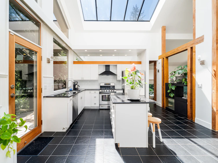 3985 Bayridge Avenue, West Vancouver, BC, V7V 3J6 - 10