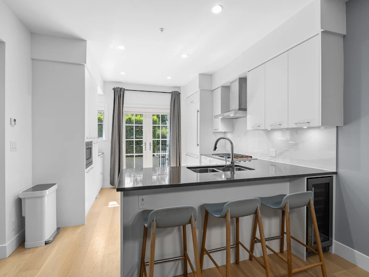6-1133 Ridgewood Drive, North Vancouver, BC, V7R 0A4 - 6