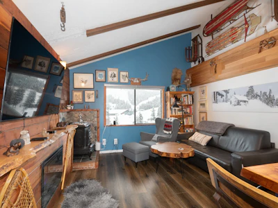 601B-21000 Enzian Way - 2