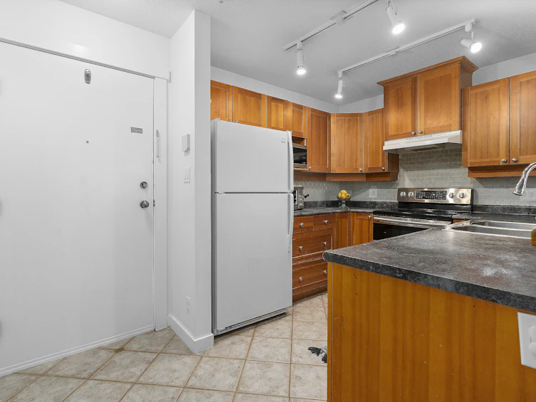 212-1432 Parkway Boulevard, Coquitlam, BC, V3E 3L9 - 5