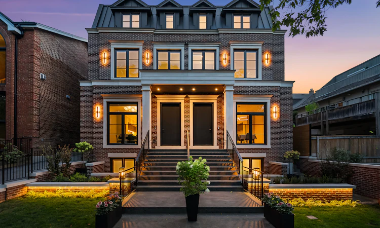 734 Avenue Road