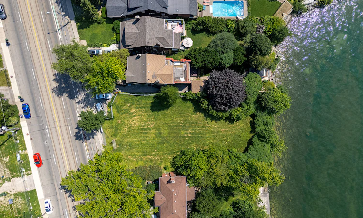 2685 Lake Shore Boulevard W