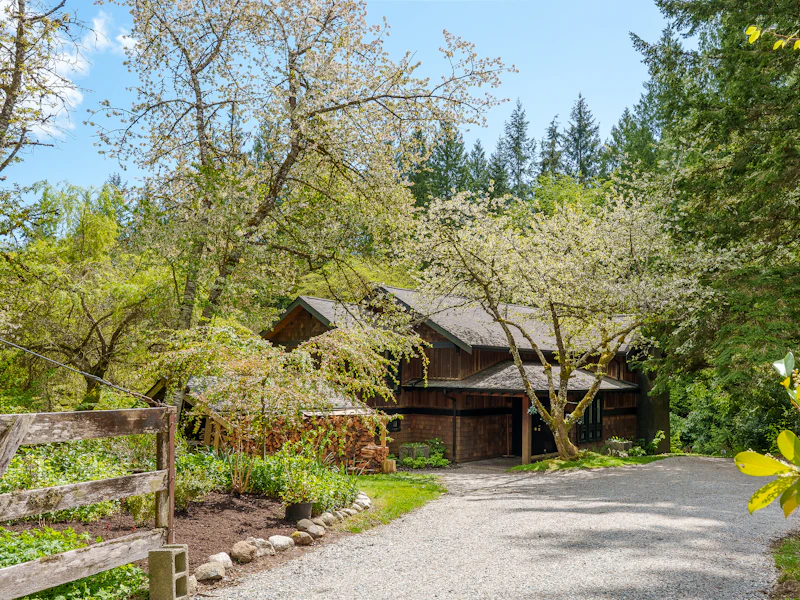 1531 Lockyer Road, Roberts Creek BC