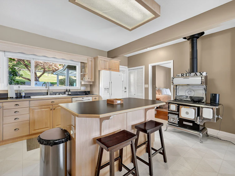 12056 W Okanagan Centre Road, Lake Country, BC, V4V 2H5 - 46