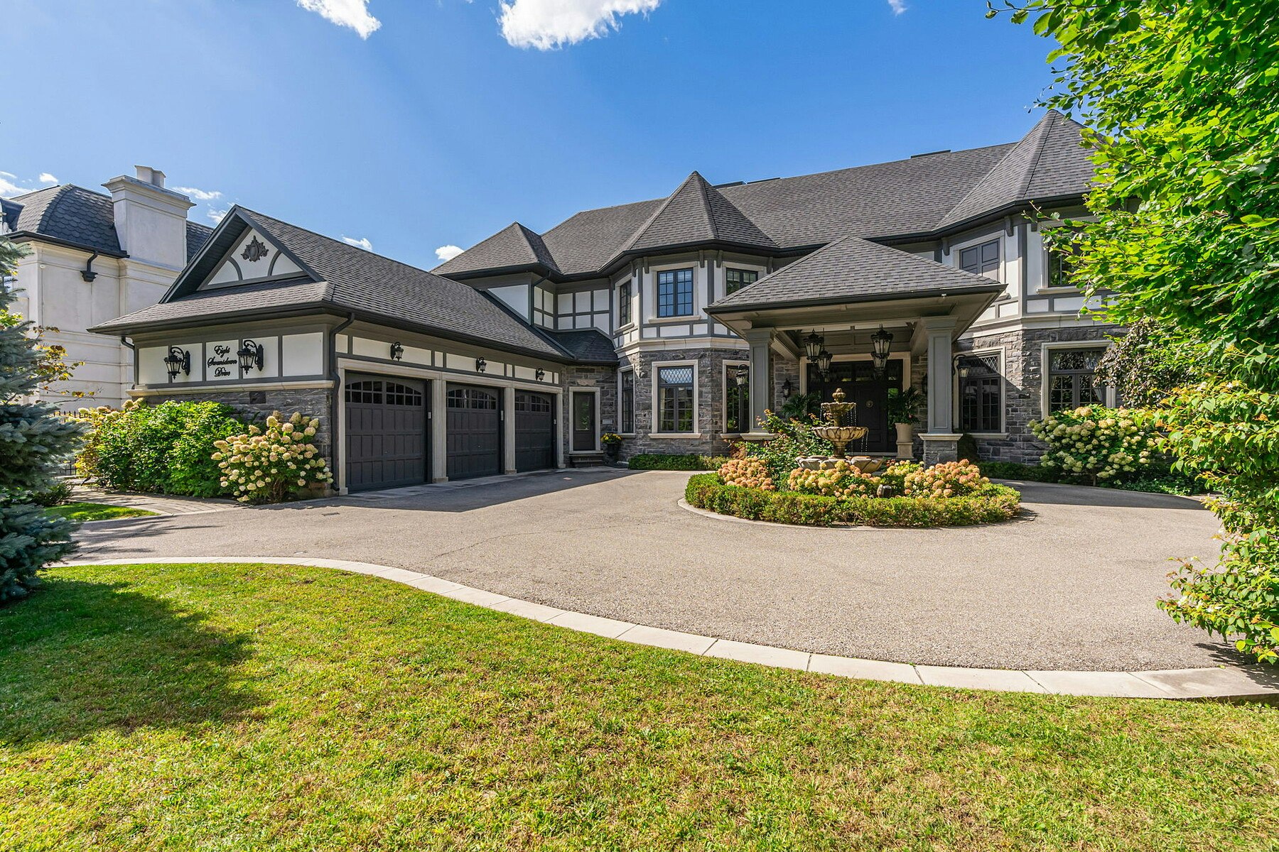 8 Swansdown Drive, Toronto, ON, M2L 2N1
