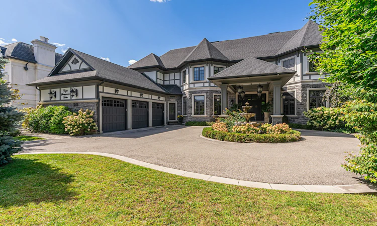 8 Swansdown Drive