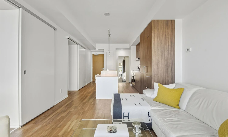 2712-1 Bloor Street E