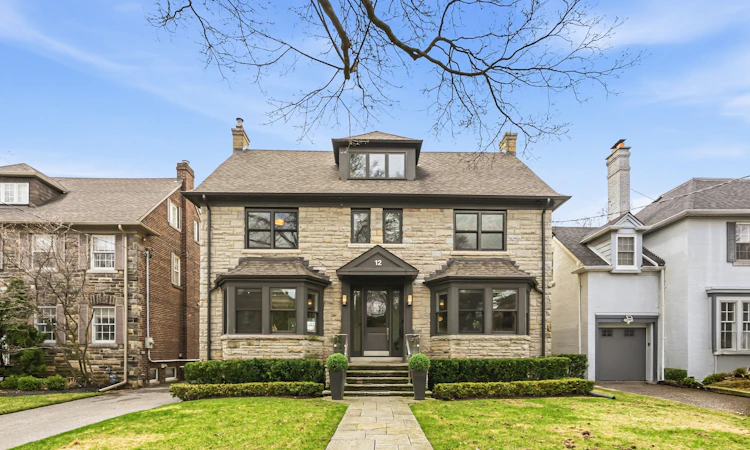 12 Highland Crescent