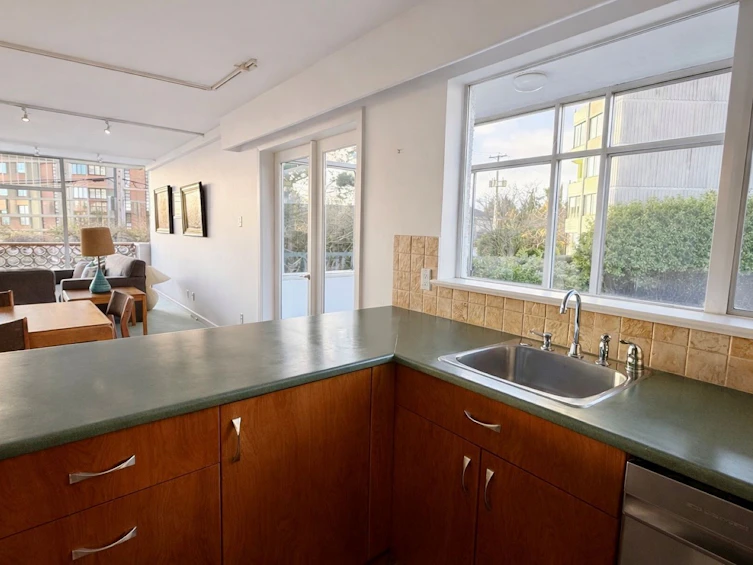 105-2135 Argyle Avenue, West Vancouver, BC, V7V 1A5 - 17