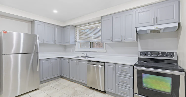 upper-957 Beechwood Avenue, Mississauga, ON, L5G 4E3 - 3