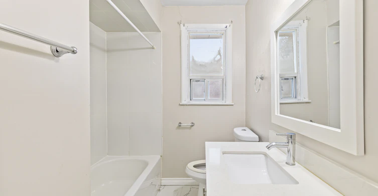 upper-957 Beechwood Avenue, Mississauga, ON, L5G 4E3 - 14