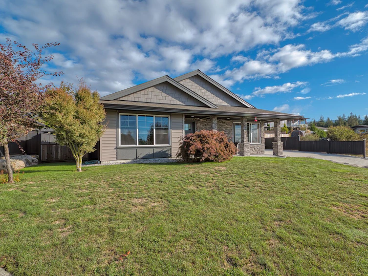 6252 Oracle Road, Sechelt, BC, V7Z 0N7