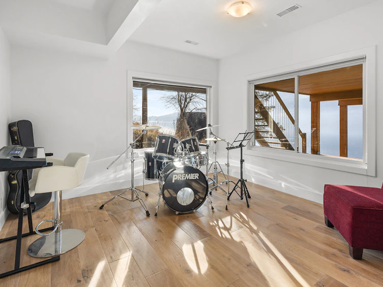 2100 Dewdney Road, Kelowna, BC, V1V 2C3 - 44