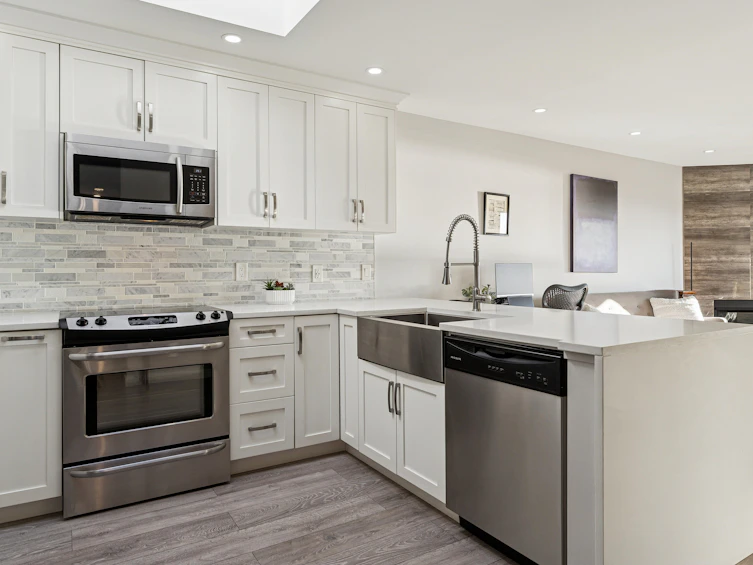 305-175 W 4th Street, North Vancouver, BC, V7M 1H6 - 3