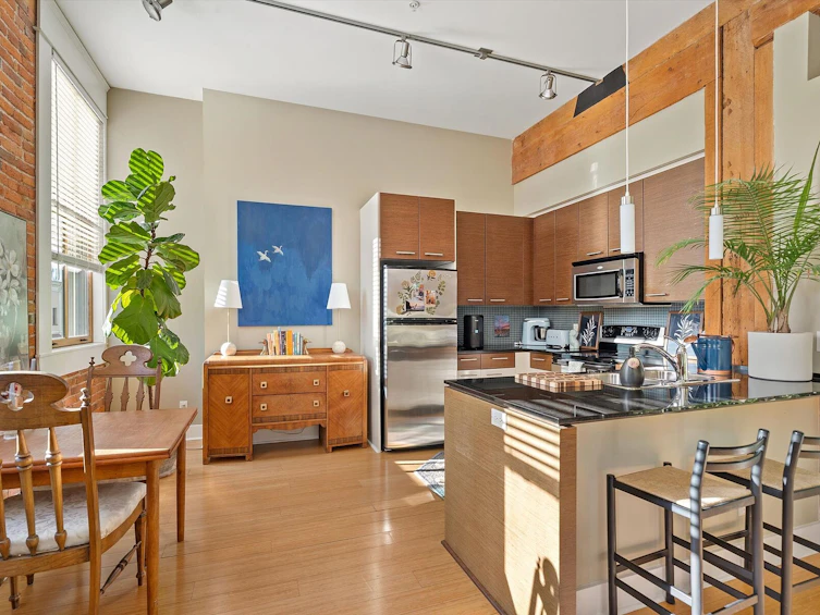 204-610 Johnson Street, Victoria, BC, V8W 1M4 - 12