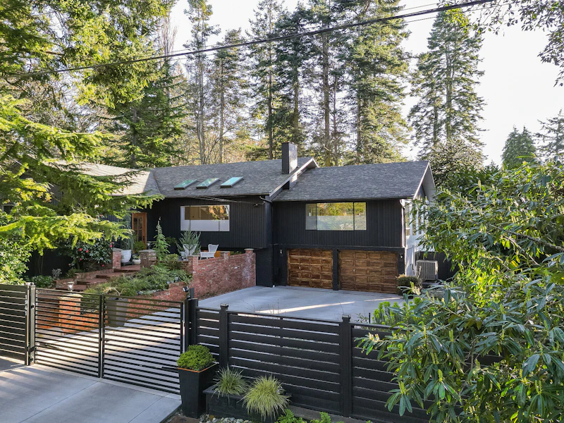 1941 Appleton Place, Saanich BC V8N 3A3
