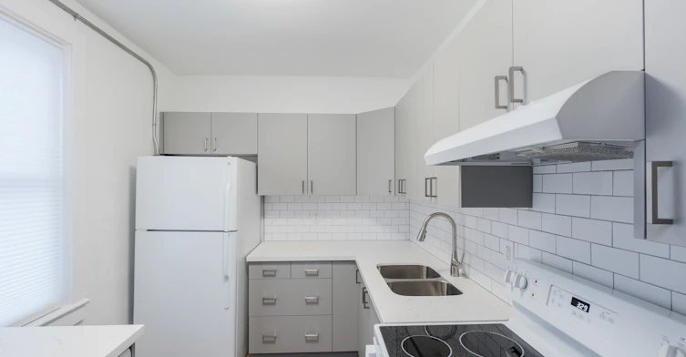 15 Indian Cres Upper Road, Toronto, ON, M6P 2E9 - 7