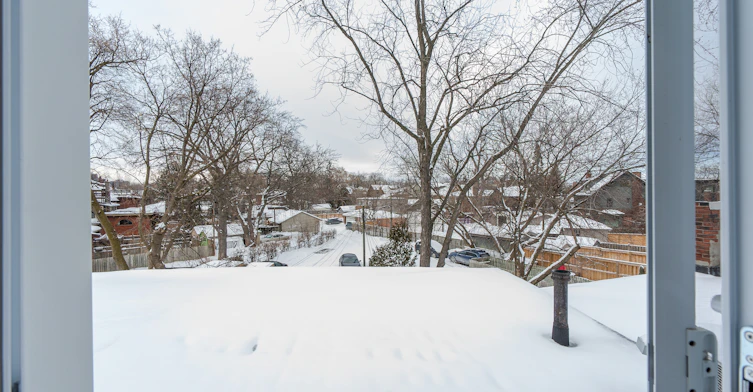 15 Indian Cres Upper Road, Toronto, ON, M6P 2E9 - 27