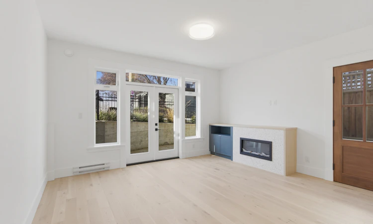 1-1915 Fernwood Road
