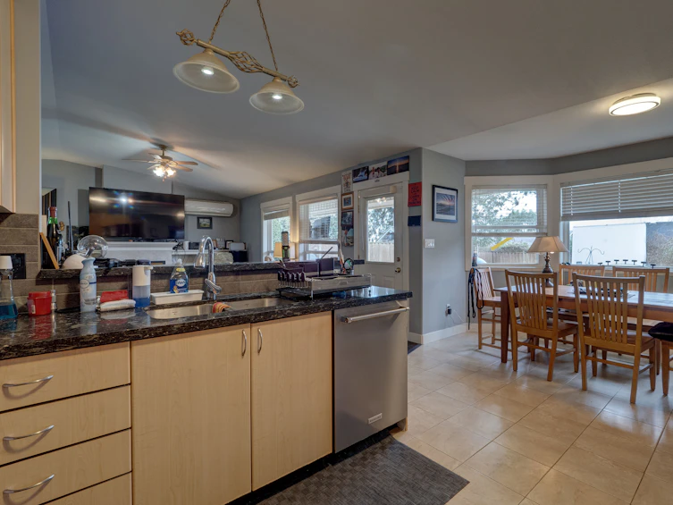 5641 Nickerson Road, Sechelt, BC, V7Z 0M6 - 11